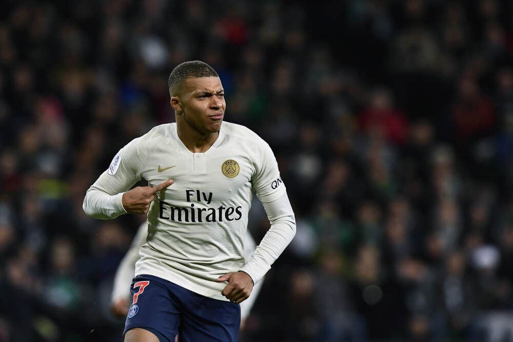 背离信号拉响警报！黄金临门一脚能否成功？